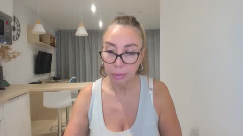 Snapshot of 8ciara chatting on November 25, 7:52 am 8ciara online show from November 25, 7:52 am