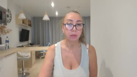 Snapshot of 8ciara chatting on November 26, 8:26 am 8ciara online show from November 26, 8:26 am