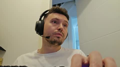 Snapshot of 8inchdude93 chatting on September 9, 10:26 am 8inchdude93 online show from September 9, 10:26 am