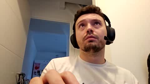 Snapshot of 8inchdude93 chatting on October 14, 9:10 am 8inchdude93 online show from October 14, 9:10 am