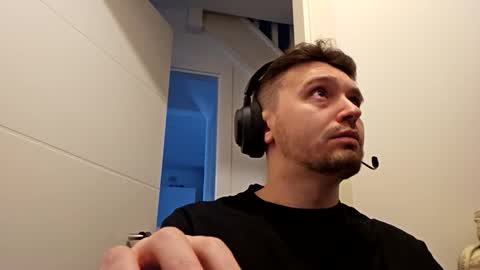 Snapshot of 8inchdude93 chatting on October 17, 8:39 am 8inchdude93 online show from October 17, 8:39 am