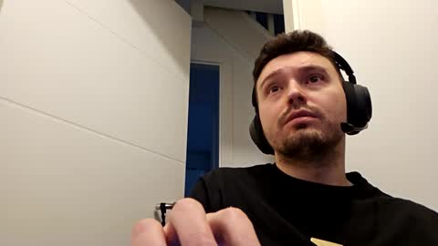 Snapshot of 8inchdude93 chatting on November 11, 9:53 am 8inchdude93 online show from November 11, 9:53 am