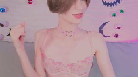 Snapshot of _adrian_the_one chatting on October 31, 5:19 am adrian online show from October 31, 5:19 am