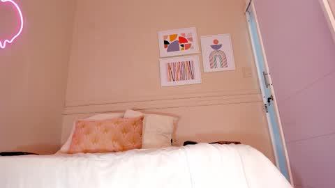 Snapshot of _aleja_x chatting on September 18, 12:07 pm _aleja_x online show from September 18, 12:07 pm