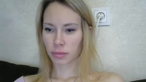 _alex1819 online show from February 2, 7:18 am