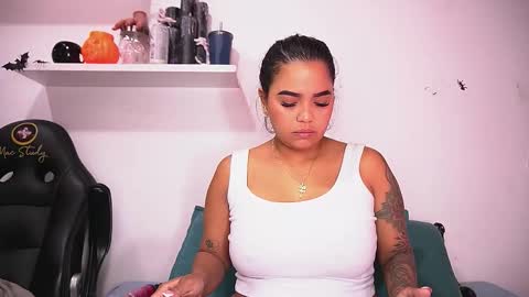 Snapshot of _alexaa_20 chatting on October 27, 11:47 am Alexa online show from October 27, 11:47 am