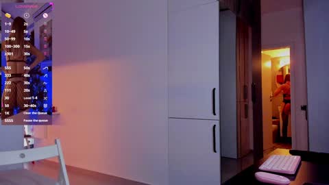 Mia online show from December 12, 11:40 am