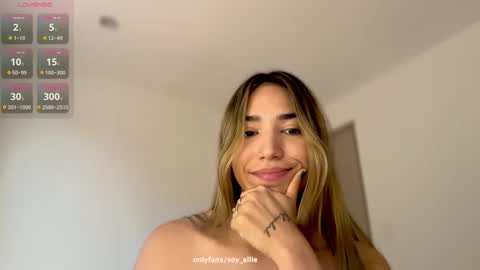 Snapshot of _alliex_ chatting on May 8, 1:38 pm you can call me pretty online show from May 8, 1:38 pm