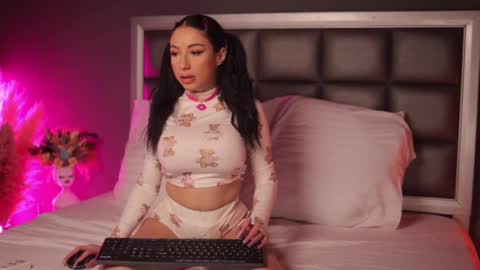 Anna online show from February 9, 8:24 pm