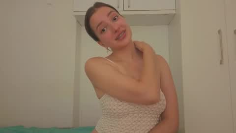 Snapshot of _annieone chatting on September 11, 7:47 pm Anna online show from September 11, 7:47 pm