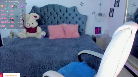 Snapshot of _antonnela_ chatting on December 4, 2:26 pm antonnela online show from December 4, 2:26 pm