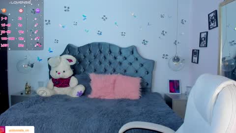 Snapshot of _antonnela_ chatting on December 5, 1:49 pm antonnela online show from December 5, 1:49 pm