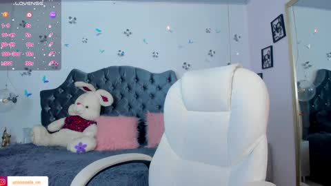 Snapshot of _antonnela_ chatting on December 18, 2:38 pm antonnela online show from December 18, 2:38 pm