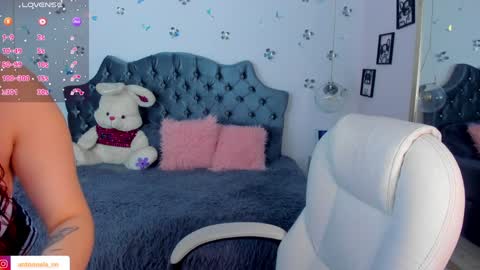 Snapshot of _antonnela_ chatting on December 20, 1:54 pm antonnela online show from December 20, 1:54 pm