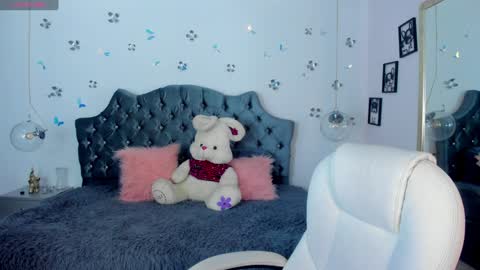 Snapshot of _antonnela_ chatting on January 21, 2:26 pm antonnela online show from January 21, 2:26 pm