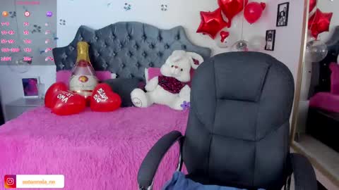 Snapshot of _antonnela_ chatting on February 19, 1:17 pm antonnela online show from February 19, 1:17 pm