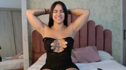 Snapshot of _ariannacruz chatting on October 5, 1:15 am Queen Cruz online show from October 5, 1:15 am