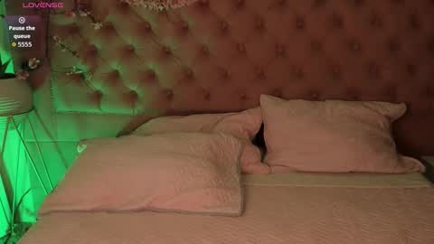   online show from October 6, 4:43 am