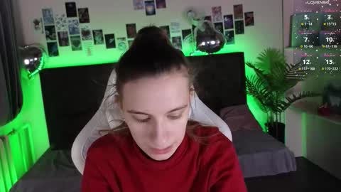 Snapshot of _ash_leyy_ chatting on December 14, 3:23 am _ash_leyy_ online show from December 14, 3:23 am