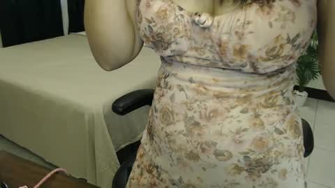 Snapshot of _ashley27 chatting on February 7, 8:22 am Angie online show from February 7, 8:22 am