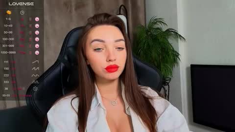 Emilia   online show from November 20, 7:46 pm