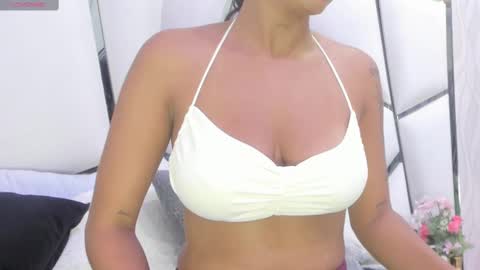 Snapshot of _aurora18 chatting on March 12, 3:02 am Aura online show from March 12, 3:02 am