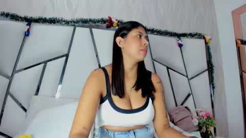 Snapshot of _aurora18 chatting on November 30, 3:10 am Aura online show from November 30, 3:10 am