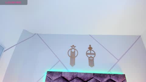 _aurora_collins_ online show from December 18, 12:22 pm