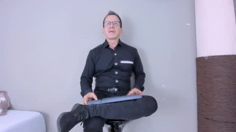 _axelking_ online show from November 10, 11:53 am