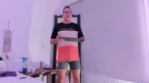 _axelking_ online show from December 3, 11:30 am