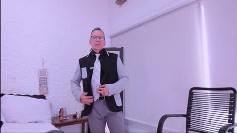 _axelking_ online show from December 22, 11:40 am