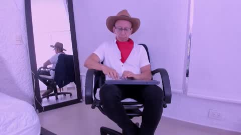 _axelking_ online show from February 24, 11:30 am