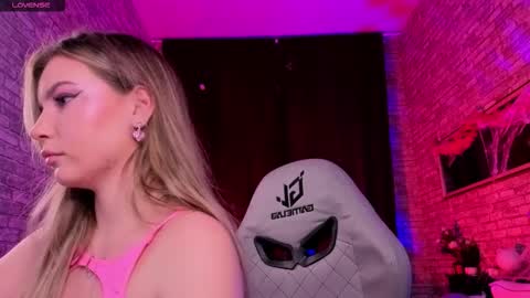 Bella online show from October 27, 8:46 pm