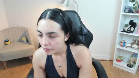 Bella Evans online show from February 4, 8:24 am