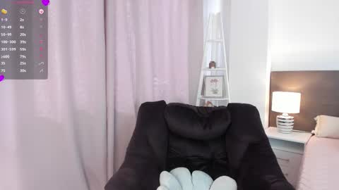 Snapshot of _bleuelune chatting on October 24, 1:51 pm Mary online show from October 24, 1:51 pm