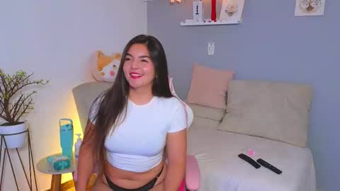 Snapshot of _bonnie_1 chatting on December 17, 12:49 am Bonnie online show from December 17, 12:49 am