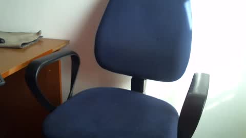 Snapshot of _bunny_b chatting on February 18, 5:42 am I will be back soon  online show from February 18, 5:42 am