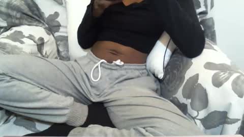 Snapshot of _bunny_b chatting on February 20, 10:59 am I will be back soon  online show from February 20, 10:59 am