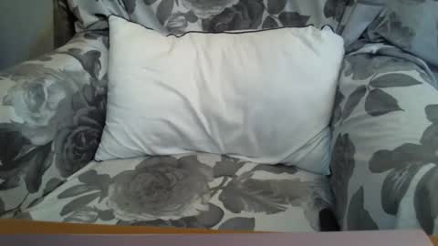 Snapshot of _bunny_b chatting on March 5, 9:49 am I will be back soon  online show from March 5, 9:49 am