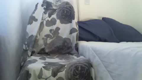 Snapshot of _bunny_b chatting on October 4, 8:45 am I will be back soon  online show from October 4, 8:45 am