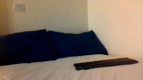 Snapshot of _bunny_b chatting on October 6, 8:01 am I will be back soon  online show from October 6, 8:01 am