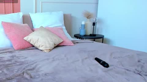 Stella online show from March 10, 5:54 am