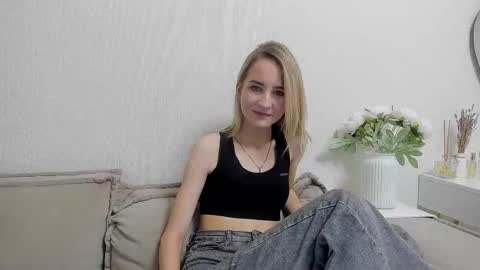   online show from December 4, 7:55 pm