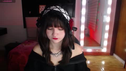 Snapshot of _charlotte_collins_ chatting on December 14, 1:49 pm _charlotte_collins_ online show from December 14, 1:49 pm