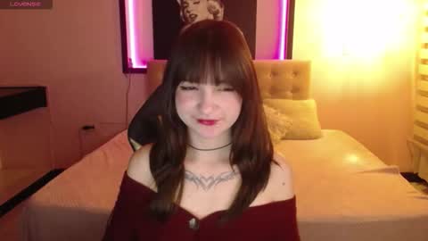 Snapshot of _charlotte_collins_ chatting on December 15, 1:59 pm _charlotte_collins_ online show from December 15, 1:59 pm