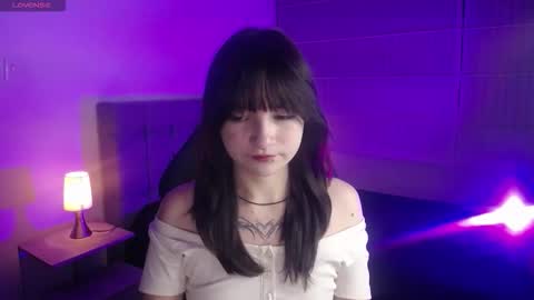 Snapshot of _charlotte_collins_ chatting on December 18, 2:45 pm _charlotte_collins_ online show from December 18, 2:45 pm