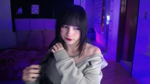 Snapshot of _charlotte_collins_ chatting on January 6, 2:43 pm _charlotte_collins_ online show from January 6, 2:43 pm