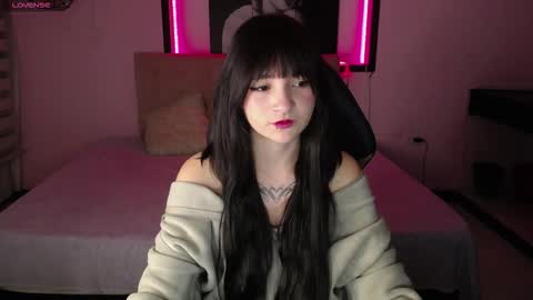 Snapshot of _charlotte_collins_ chatting on January 9, 2:20 pm _charlotte_collins_ online show from January 9, 2:20 pm