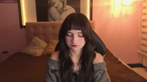 Snapshot of _charlotte_collins_ chatting on February 4, 2:45 pm _charlotte_collins_ online show from February 4, 2:45 pm