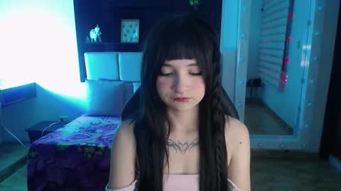 Snapshot of _charlotte_collins_ chatting on February 7, 3:05 pm _charlotte_collins_ online show from February 7, 3:05 pm